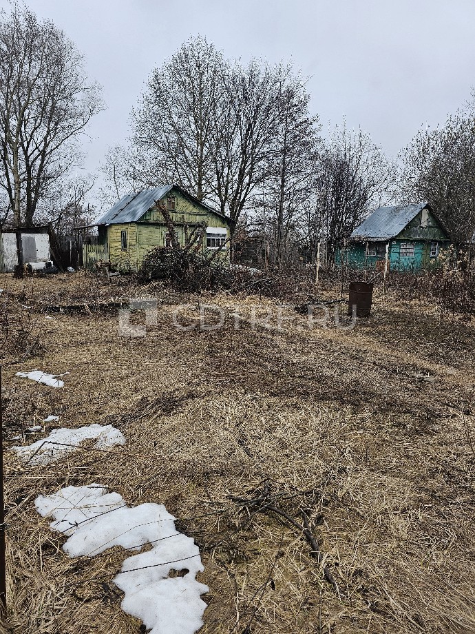 Здания (кроме жилых) и сооружения, не включенные в другие группировки: Земельный участок с кадастровым номером 16:20:012001:117, площадью 319 кв.м. и садовый домик с кадастровым номером 16:20:012001:300, площадью 10,9 кв.м., распол…