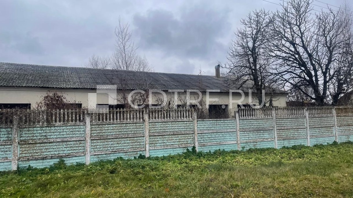 Здания (кроме жилых) и сооружения, не включенные в другие группировки: Земельный участок, кадастровый номер 32:25:0340401:8, адрес: Брянская область, Суражский муниципальный район, Лопазненское сельское поселение, с. Лопазна, ул. Д…
