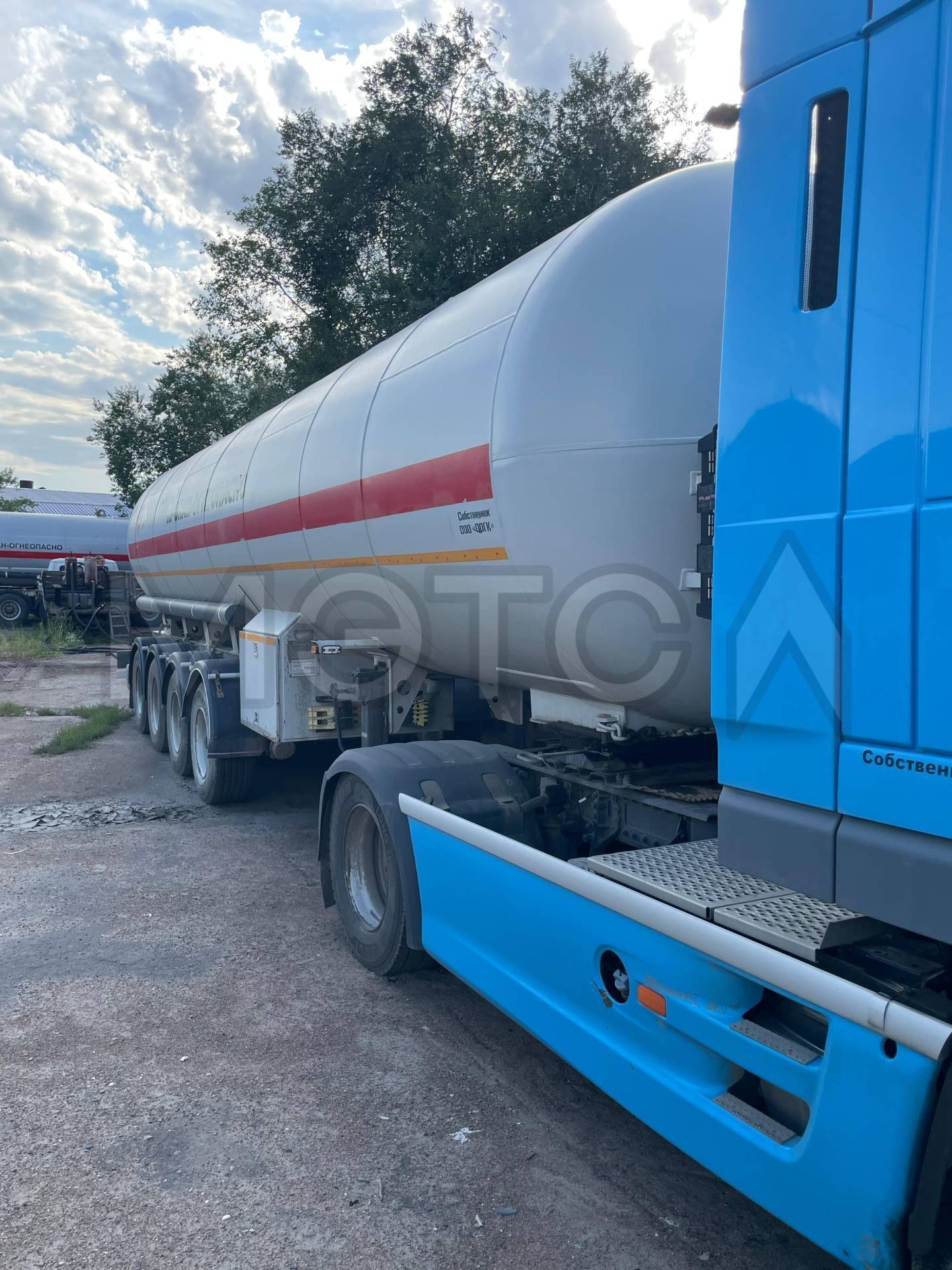 Прицепы и полуприцепы, фургоны: Полуприцеп-цистерна ППЦТ44	X89964431J0FY0006	2018, залоге АО "Райффайзенбанк".