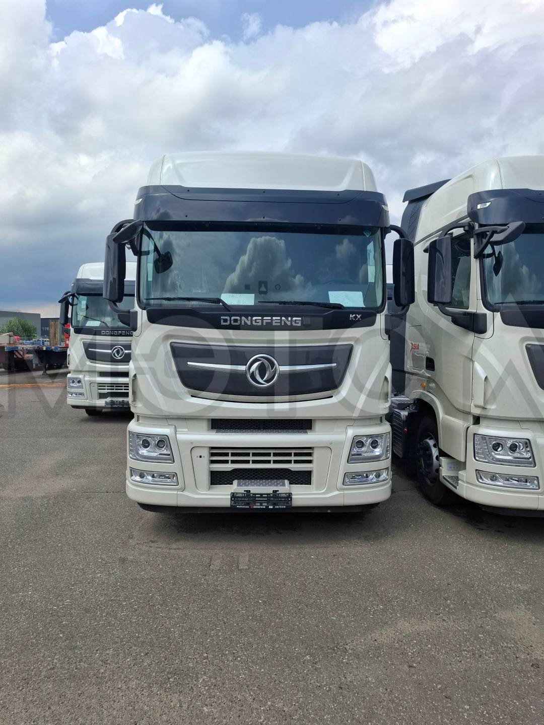 Специализированная техника: Седельный тягач Dongfeng KX 4x2 LGAG3DV27P8839935 2023