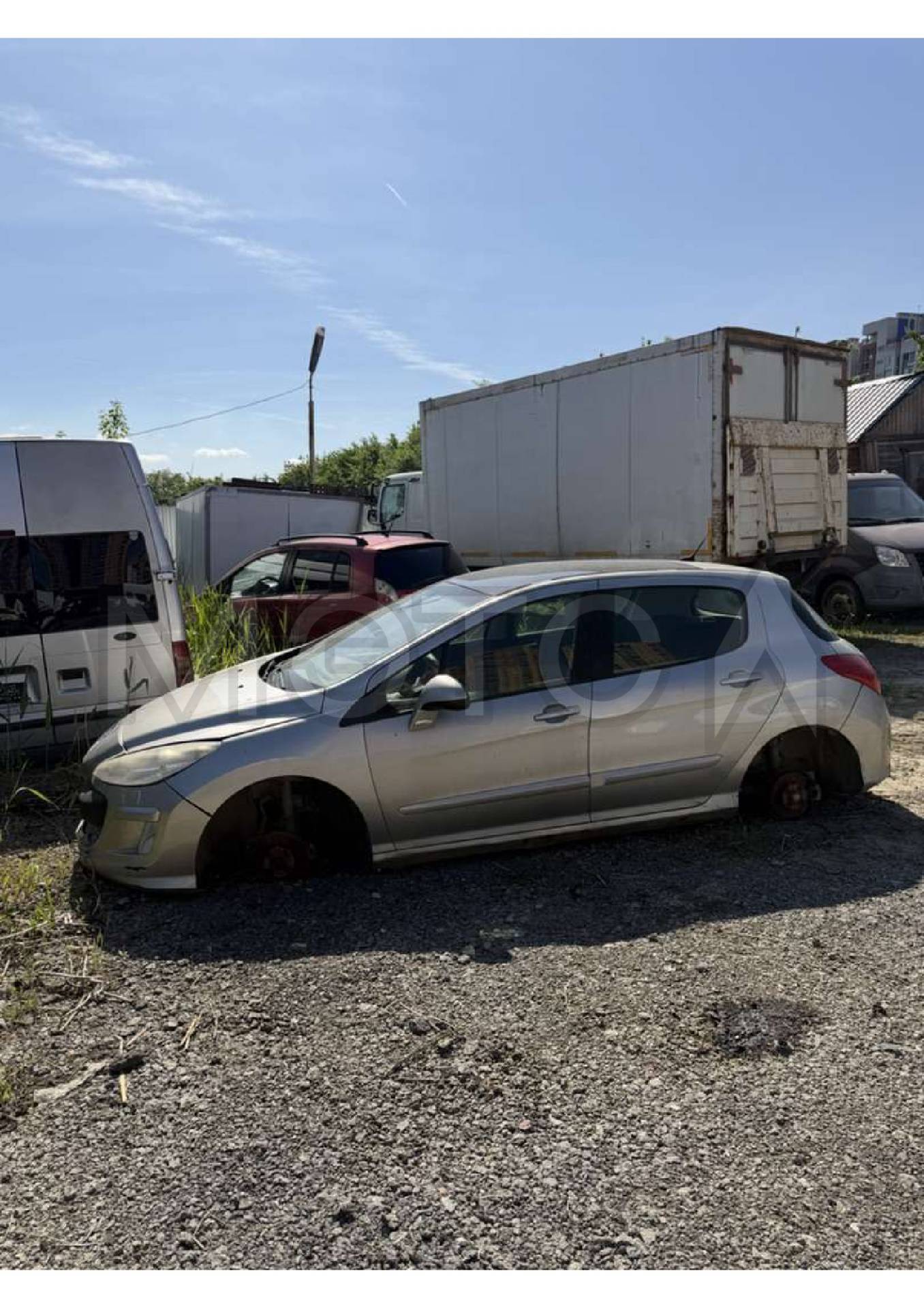 Автомобили: Автомобиль 
легковой, 
марка: 
PEUGEOT , модель: 308, VIN: 
VF34C5FWF55331406, гос. рег. номер: 
К138НХ761, год изготовления: 2008