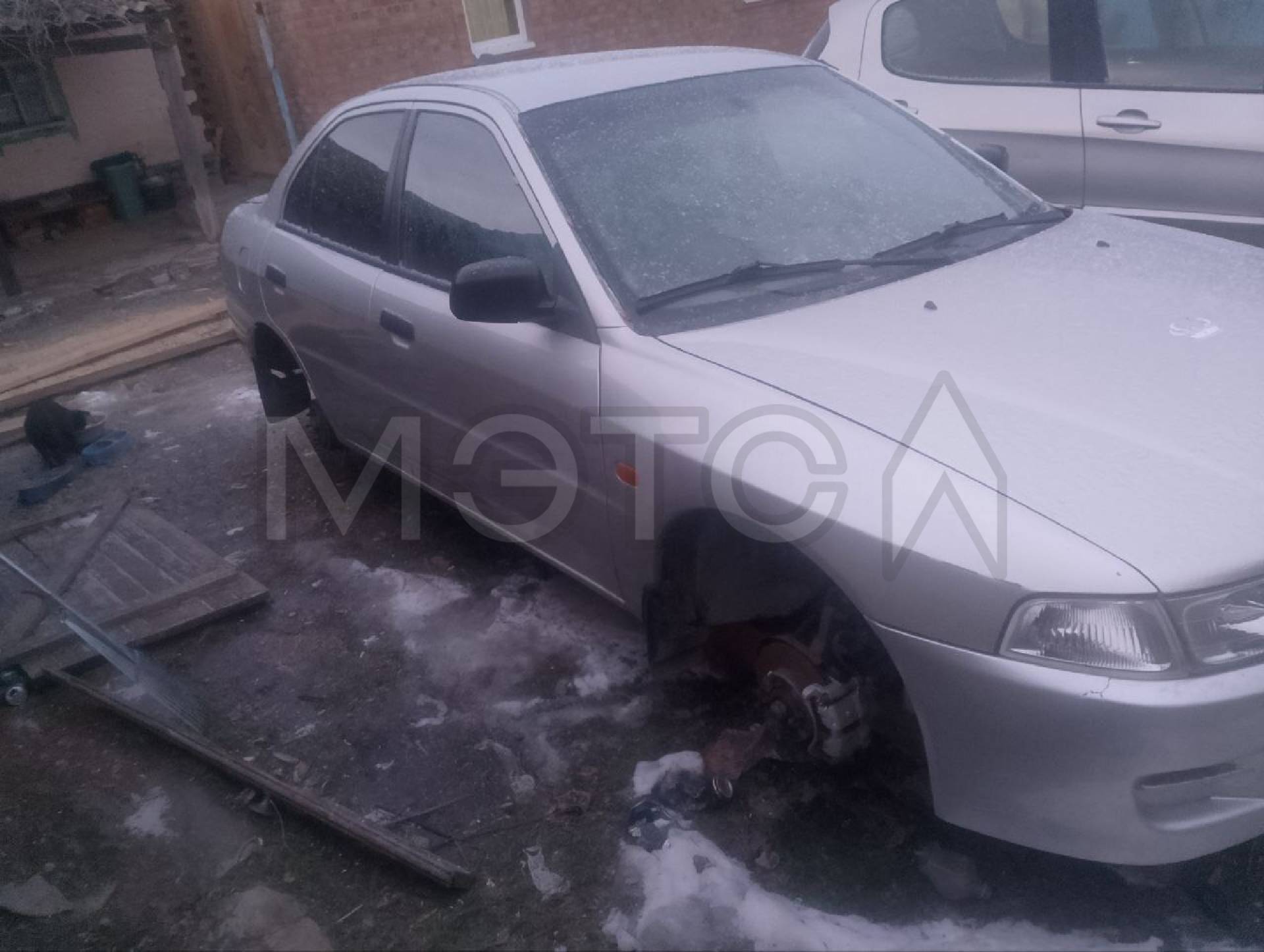 Автомобили: Автомобиль легковой, марка: MITSUBISHI , модель: LANCER, VIN: JMBSNCK1AYU004258, гос. рег. номер: С627ВУ761, год изготовления: 2000