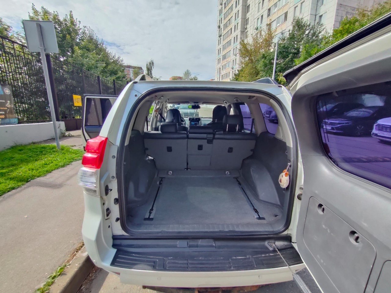Автомобили: Автомобиль марки TOYTA LAND CRUISER модель 150 ( PRADO) 2012 г.в. VIN-номер JTEBH3FJ20K080744. Является предметом залога ПАО "СОВКОМБАНК" (ИНН: 4401116480, ОГРН…