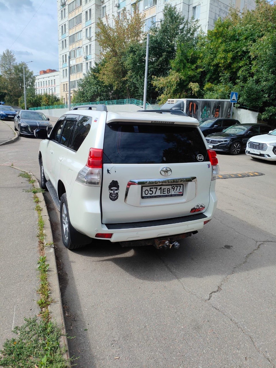 Автомобили: Автомобиль марки TOYTA LAND CRUISER модель 150 ( PRADO) 2012 г.в. VIN-номер JTEBH3FJ20K080744. Является предметом залога ПАО "СОВКОМБАНК" (ИНН: 4401116480, ОГРН…