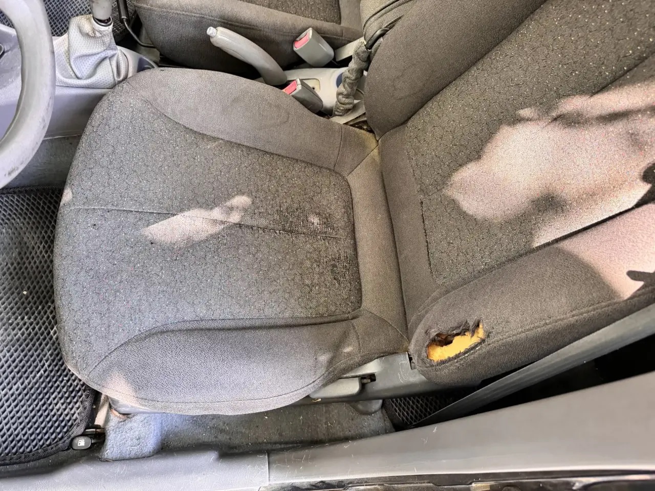 Автомобили: Легковой автомобиль марки:
HYUNDAI, модели: Accent, год
выпуска: 2005 г., кузов №:
X7MCF41GP5M052661,
идентификационный номер (VIN):
X7MCF41GP5M052661