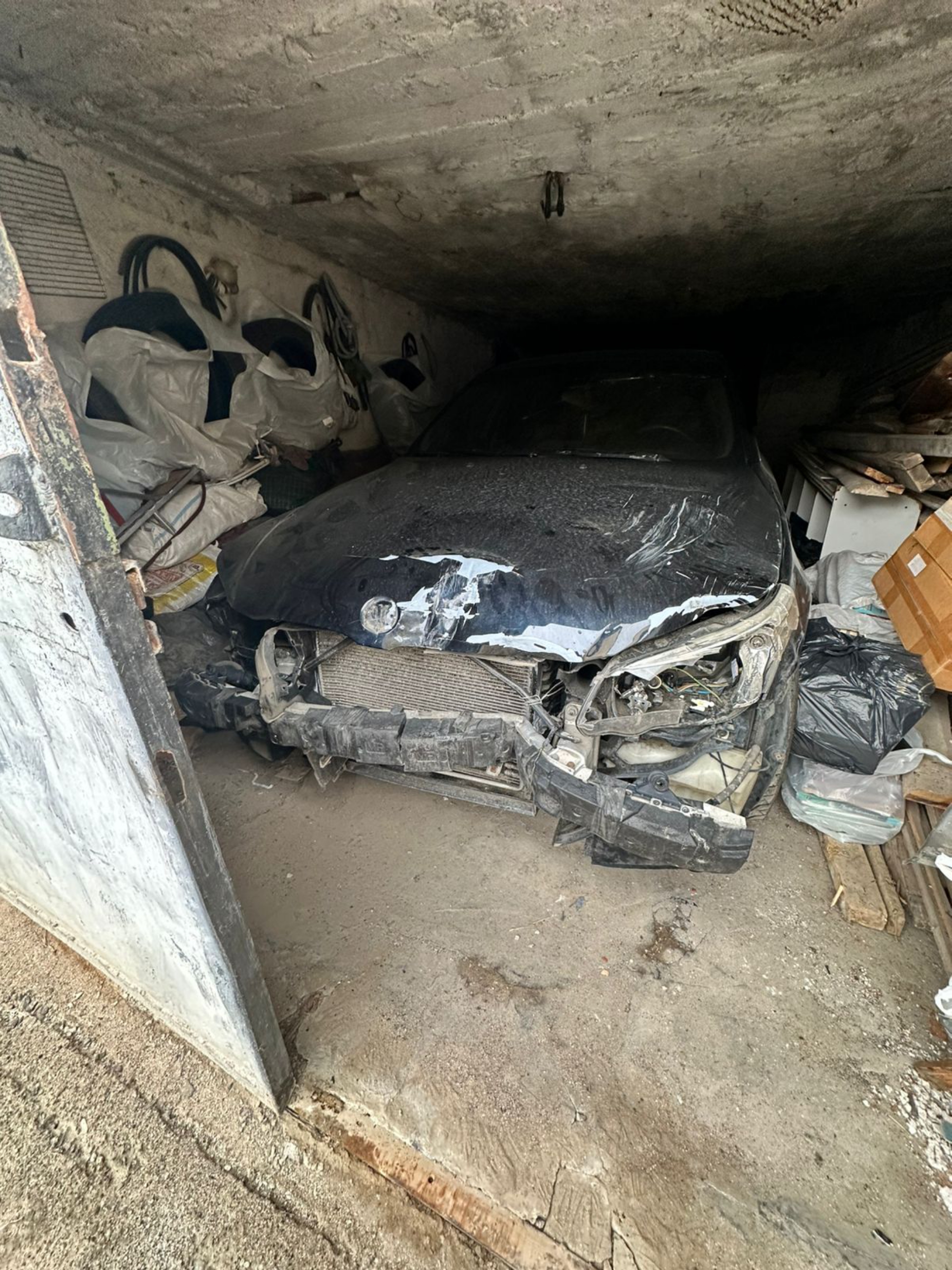 Автомобили: Автомобиль марки BMW модель 525XI 2006 г.в. VIN-номер WBANF31090CX52523