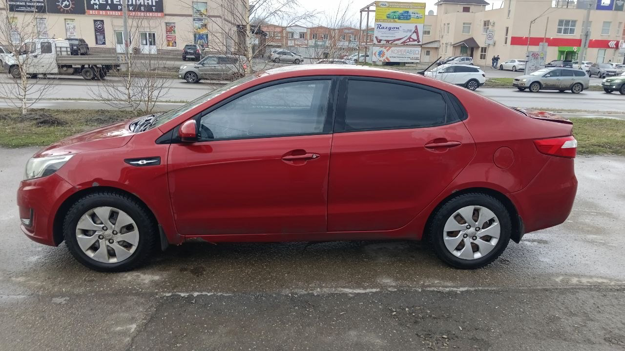 Автомобили: Автомобиль марки KIA модель Rio 2013 г.в. VIN-номер Z94CB41AADR106083