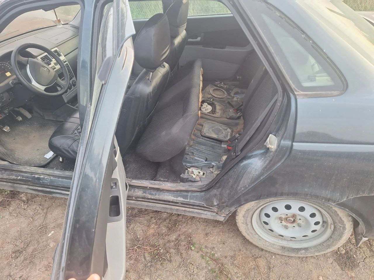 Автомобили: Автомобиль марки LADA модель Priora 
2013 г.в. VIN-номер XTA217030D0427007