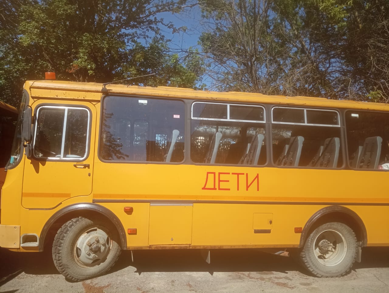 Автобус для перевозки детей, марка, модель ТС – ПАЗ 32053-70 Идентификационный номер (VIN) –  Х1M3205BXJ0000160, год изготовления ТС – 2018,  категория ТС – D, цвет  – желтый, мощность двигателя – 122,4 л.с./90 кВт, рабочий объем двигателя – 4670 куб.см, тип двигателя – бензиновый, государственный регистрационный знак – В242УА126.