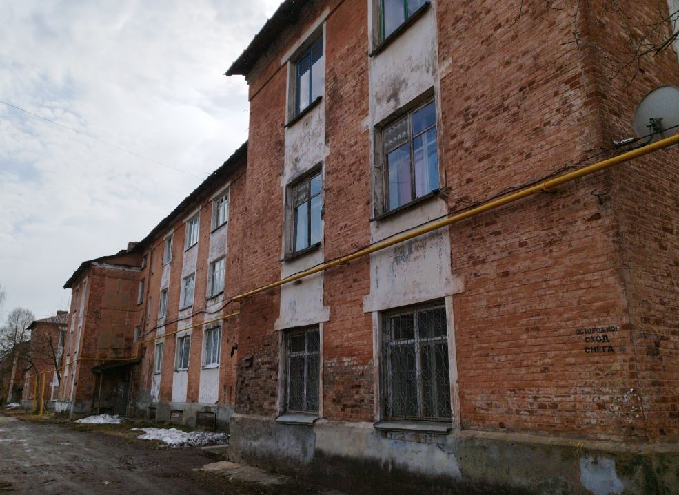 1/4 доли в праве общей долевой собственности на комнату, пл.21,4кв.м., кад.№59:09:0015802:941, соб-к: Бушмакин Ю. Л., адрес: Пермский край, г. Лысьва, ул. Ленина,13-2 (Сведения о зарегистрированных лицах и капремонте отсутствуют).