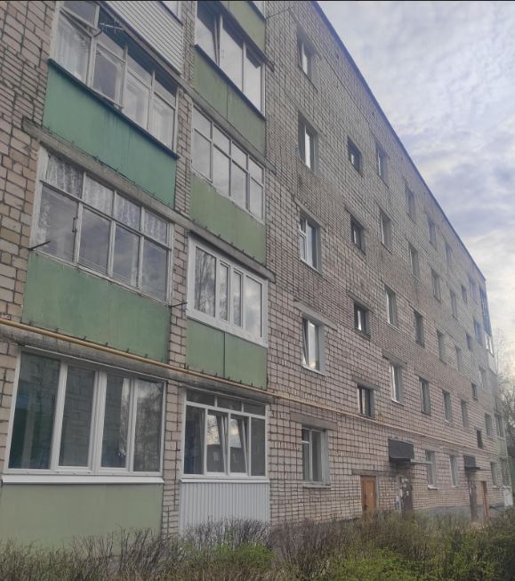 1/4 доли в праве общедолевой собственности на комнату, пл.12,2кв.м., кад.№59:09:0012212:393, соб-к: Юмшанова П. В., адрес: Пермский край, г.Лысьва, ул.Орджоникидзе, 8-16, ком.1 (Сведения о зарегистрированных лицах и капремонте отсутствуют).