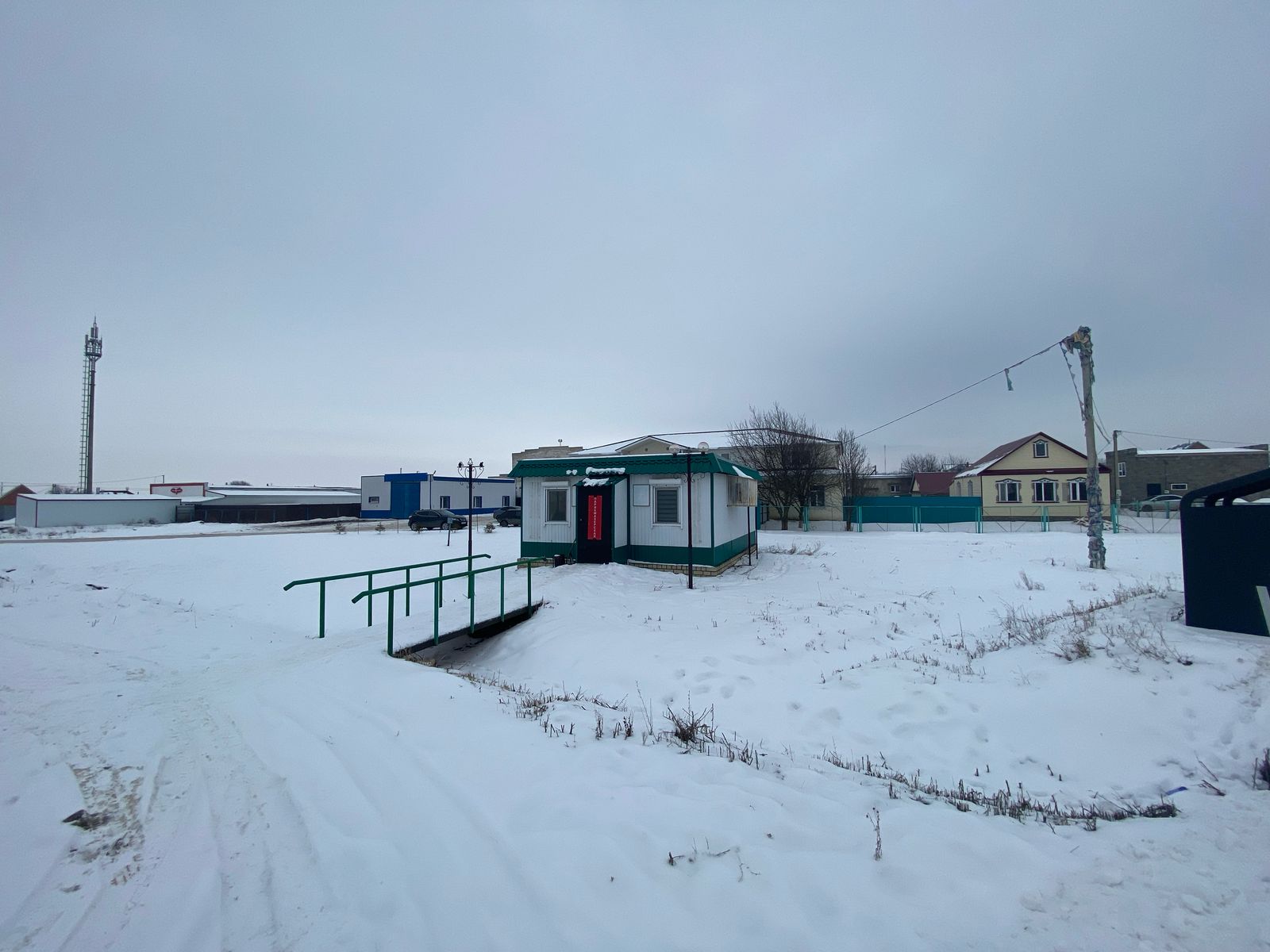 Земельный участок; площадь 400,00 кв.м; расп. по адресу: РТ, Апастовский район, пгт Апастово, ул.Х. Такташ, д.52Д; кад.№ 16:08:020107:193; здание, нежилое - магазин; площадь 37,20 кв.м; расп. по адресу: РТ, Апастовский район, пгт Апастово, ул. Х. Такташ, д.52Д; кад.№ 16:08:020107:230. (1287 (2), Фаттахова Л.Х.). Начальная стоимость  722 755,00 рублей.