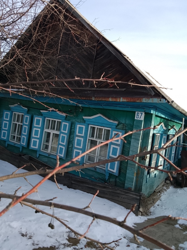 1/4 доли в праве общей долевой собственности на жилой дом, назначение: жилой дом, 1 этаж (в т.ч. подземных 0), площадь 52,1 кв.м., к/н 75:27:140123:48, по адресу: Российская Федерация, Забайкальский край, м.о. Тунгокоченский, пгт. Вершино-Дарасунский, ул. Транспортная, д. 67. Земельный участок, на котором расположен жилой дом по сведениям, предоставленным от Администрации Тунгокоченского муниципального округа правовые отношения на земельный участок не оформлены