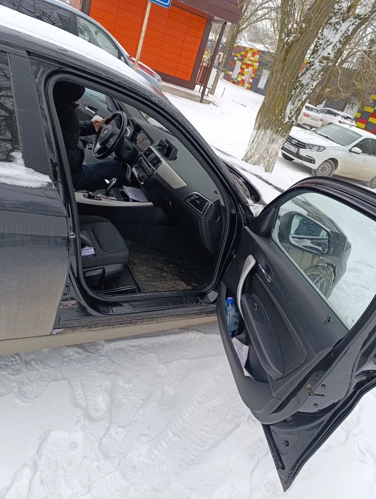 Залоговое имущество должника Ким С.В.: транспортное средство марки BMW 118I, тип – легковой комби (хэтчбек), год выпуска 2018, идентификационный номер (VIN) WBA1R510107B08818, регистрационный знак Р498BB126, номер кузова (прицепа) WBA1R510107B08818, цвет черный, двигатель № 35055211, мощность двигателя 136 л.с, ограничения: запреты на регистрационные действия, адрес: Ставропольский край, г. Пятигорск, ш. Бештаугорское, 14. Начальная продажная цена 1 785 000 рублей. Сумма задатка 270 000 рублей.