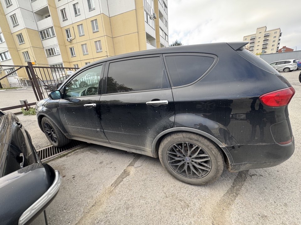 Легковой автомобиль SUBARU В9 Tribeca, 2006 г.в., г/н Е420УМ154, VIN: 4SWX83C064428500, цвет черный (залог)