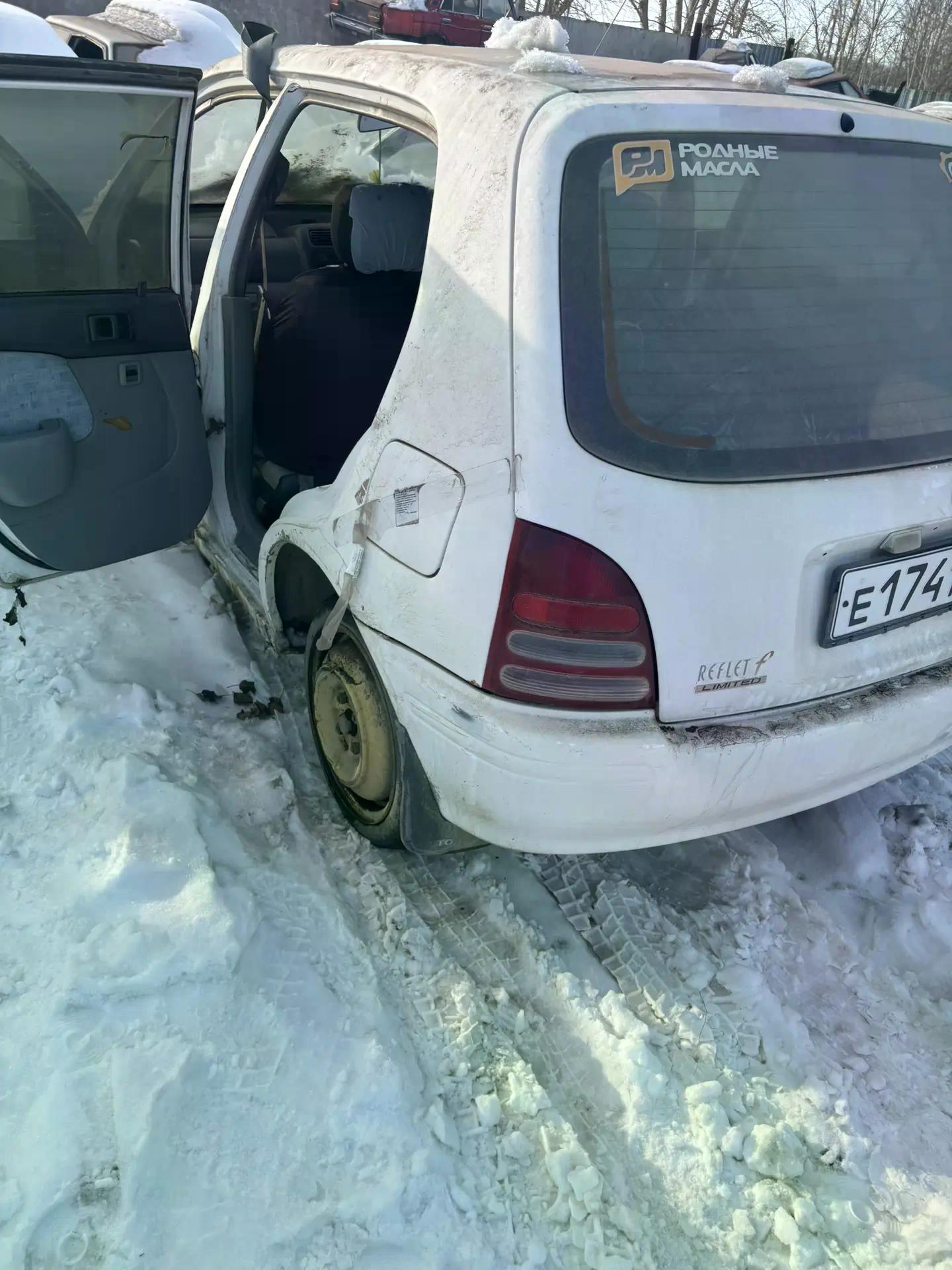 Автомобиль TOYOTA STARLET, г/н Е174ТУ124, 1998 г.в., кузов № ЕР910449503, двигатель № 2665032, цвет белый,  комплектность и состояние  не проверялась данное имущество обращено в доход государства, находится в Ачинском районе