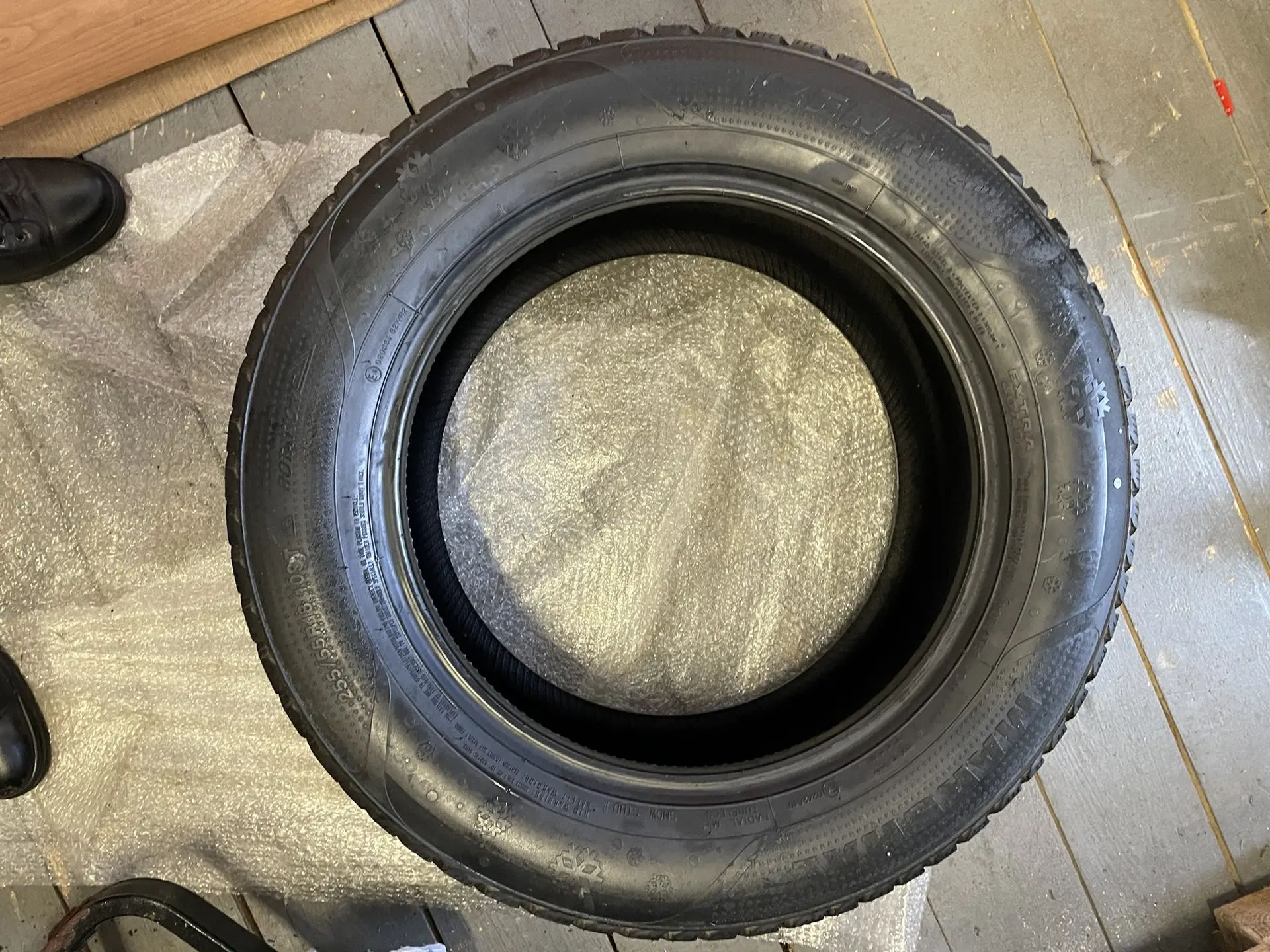 Автомобильная зимняя шина Marshal Izen-RV Stud 255/55 R18
