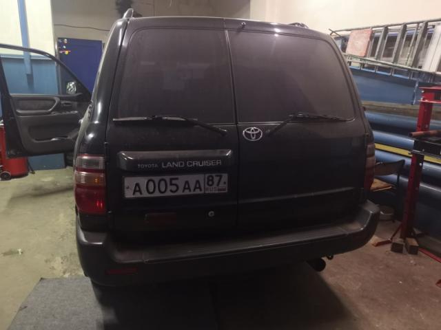 автомобиль Toyota LAND CRUISER
